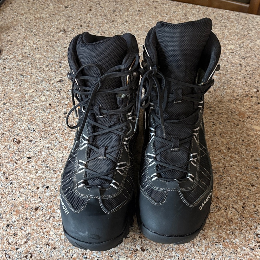 Garmont Men's Black Snow Hiking Boots - Durable All-Terrain Support